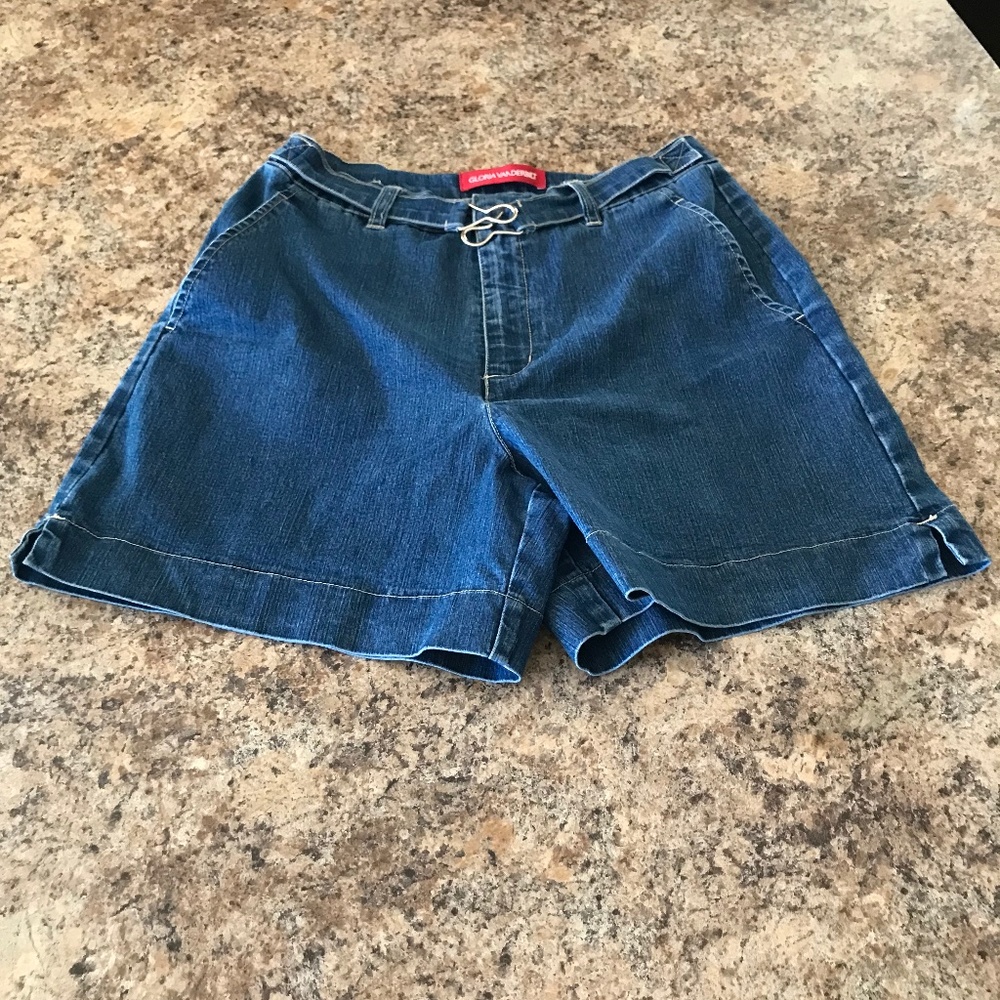 Vintage Gloria Vanderbilt Belted Jean Shorts 8